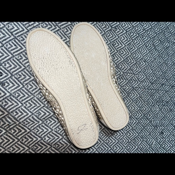 Women’s Wicker Slip-On Shoes - Picture 3 of 3